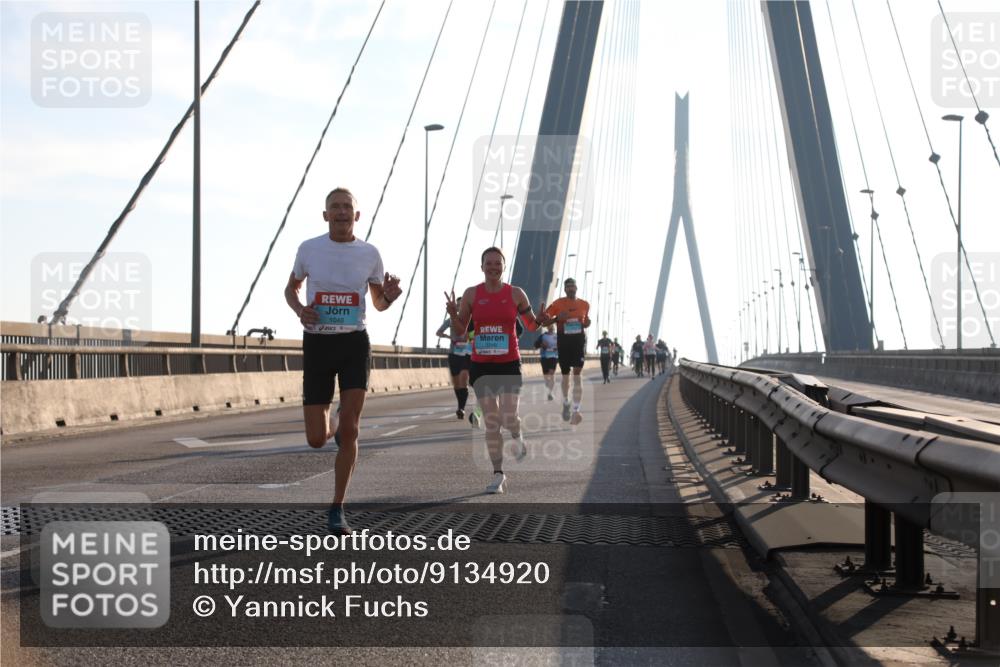 03.10.2025 - Köhlbrandbrückenlauf Yannick Fuchs http://msf.ph/oto/9134920 03.10.2025 08:22:08 Position 1 1048, 3249 meine-sportfotos.de