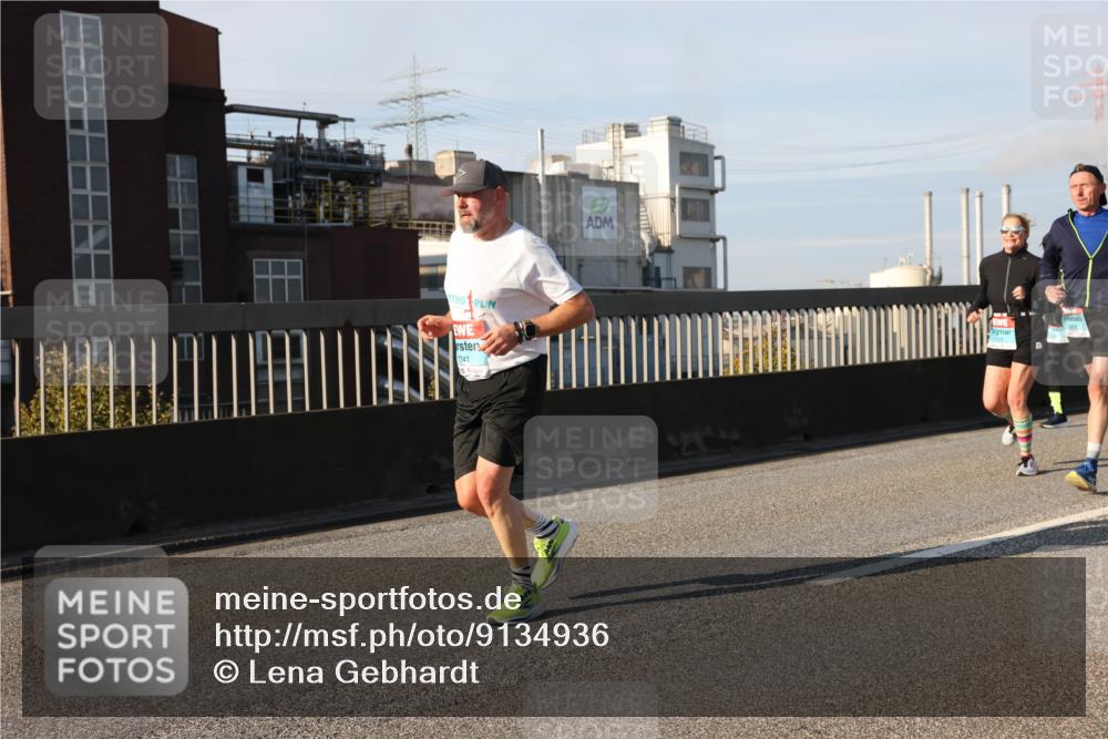 03.10.2025 - Köhlbrandbrückenlauf Lena Gebhardt http://msf.ph/oto/9134936 03.10.2025 09:53:07 Position 2 341 meine-sportfotos.de