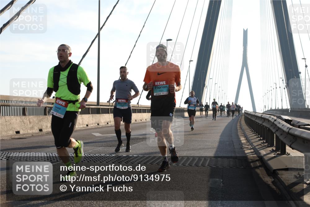 03.10.2025 - Köhlbrandbrückenlauf Yannick Fuchs http://msf.ph/oto/9134975 03.10.2025 08:22:12 Position 1 3720, 1069, 1101 meine-sportfotos.de