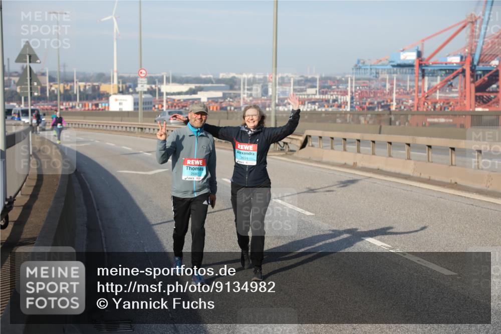 03.10.2025 - Köhlbrandbrückenlauf Yannick Fuchs http://msf.ph/oto/9134982 03.10.2025 09:13:21 Position 2 2692, 2691 meine-sportfotos.de