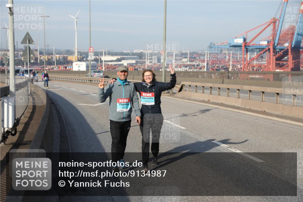 03.10.2025 - Köhlbrandbrückenlauf Yannick Fuchs http://msf.ph/oto/9134987 03.10.2025 09:13:22 Position 2 2692, 2691 meine-sportfotos.de