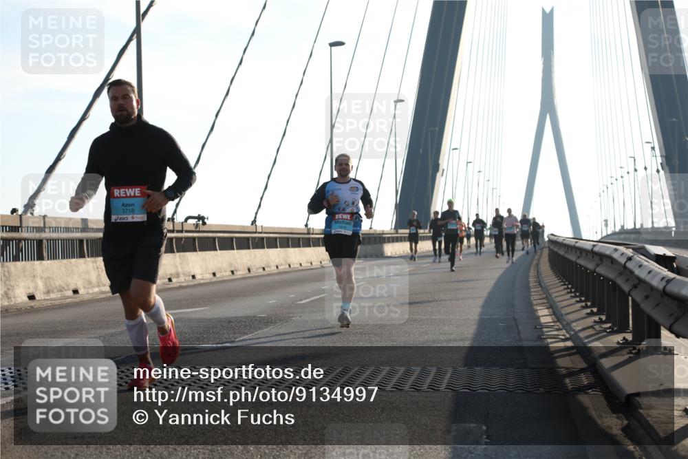 03.10.2025 - Köhlbrandbrückenlauf Yannick Fuchs http://msf.ph/oto/9134997 03.10.2025 08:22:14 Position 1 3718 meine-sportfotos.de