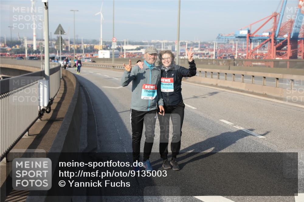 03.10.2025 - Köhlbrandbrückenlauf Yannick Fuchs http://msf.ph/oto/9135003 03.10.2025 09:13:23 Position 2 2692, 2691 meine-sportfotos.de