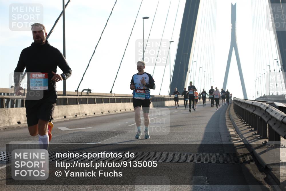 03.10.2025 - Köhlbrandbrückenlauf Yannick Fuchs http://msf.ph/oto/9135005 03.10.2025 08:22:14 Position 1 3718, 2879 meine-sportfotos.de