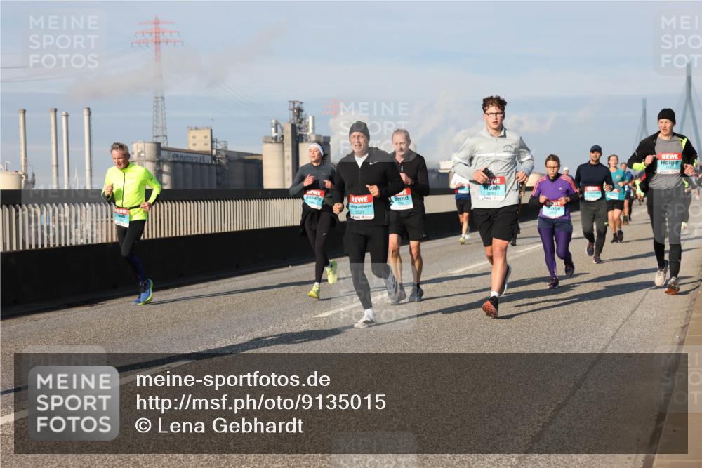 03.10.2025 - Köhlbrandbrückenlauf Lena Gebhardt http://msf.ph/oto/9135015 03.10.2025 09:53:12 Position 2 4, 3321, 2040 meine-sportfotos.de
