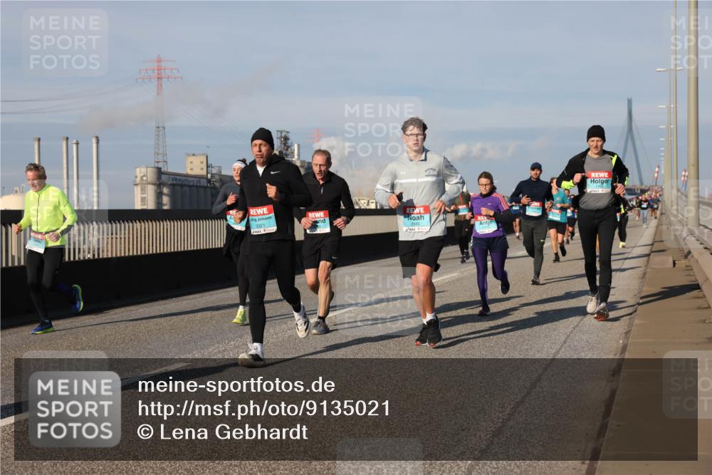 03.10.2025 - Köhlbrandbrückenlauf Lena Gebhardt http://msf.ph/oto/9135021 03.10.2025 09:53:13 Position 2 3321, 2040, 1192 meine-sportfotos.de