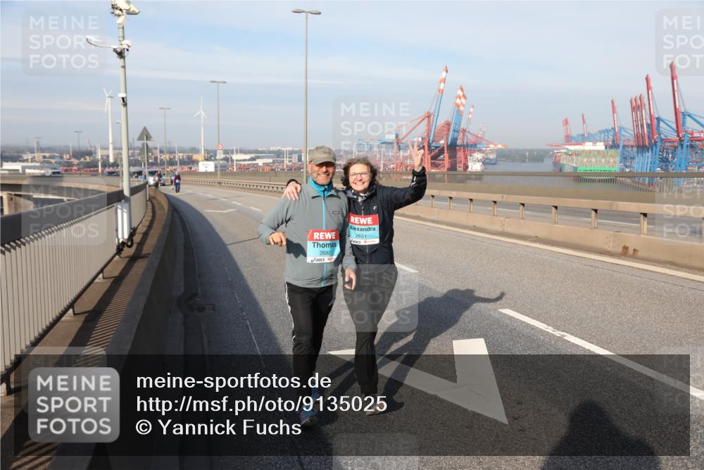 03.10.2025 - Köhlbrandbrückenlauf Yannick Fuchs http://msf.ph/oto/9135025 03.10.2025 09:13:24 Position 2 2692, 2691 meine-sportfotos.de