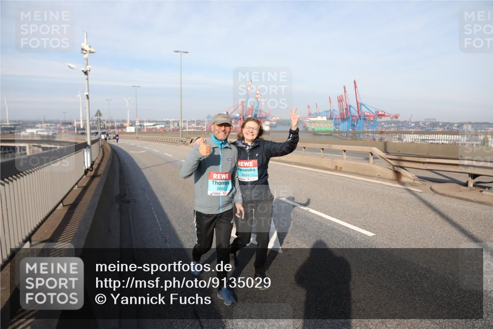 03.10.2025 - Köhlbrandbrückenlauf Yannick Fuchs http://msf.ph/oto/9135029 03.10.2025 09:13:25 Position 2 2692, 2691 meine-sportfotos.de