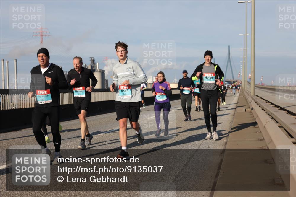 03.10.2025 - Köhlbrandbrückenlauf Lena Gebhardt http://msf.ph/oto/9135037 03.10.2025 09:53:14 Position 2 3321, 1786, 2040, 1192 meine-sportfotos.de