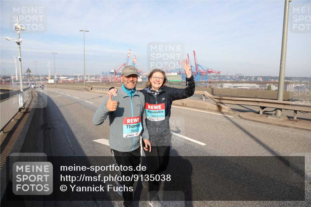 03.10.2025 - Köhlbrandbrückenlauf Yannick Fuchs http://msf.ph/oto/9135038 03.10.2025 09:13:26 Position 2 2692, 2691 meine-sportfotos.de