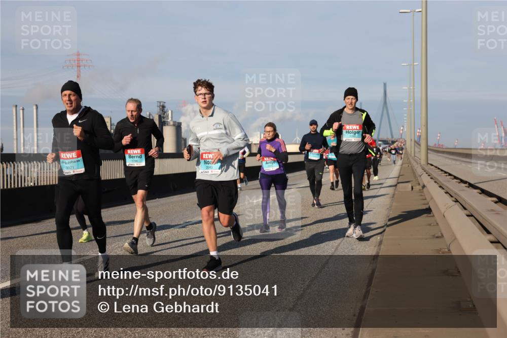 03.10.2025 - Köhlbrandbrückenlauf Lena Gebhardt http://msf.ph/oto/9135041 03.10.2025 09:53:14 Position 2 3321, 1786, 2040, 1192 meine-sportfotos.de