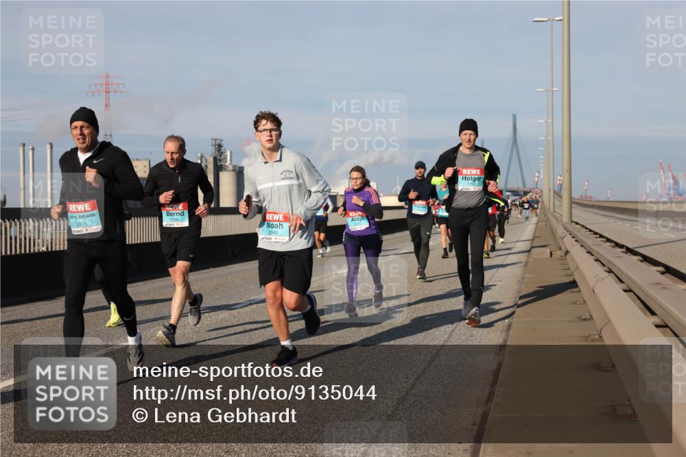 03.10.2025 - Köhlbrandbrückenlauf Lena Gebhardt http://msf.ph/oto/9135044 03.10.2025 09:53:14 Position 2 3321, 1786, 2040, 1192 meine-sportfotos.de