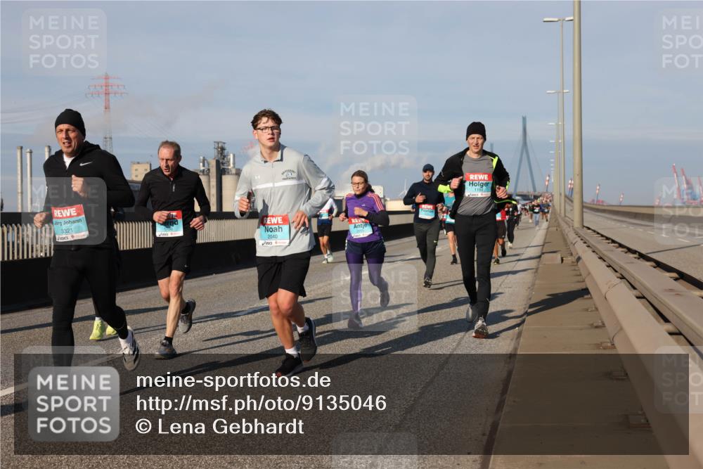 03.10.2025 - Köhlbrandbrückenlauf Lena Gebhardt http://msf.ph/oto/9135046 03.10.2025 09:53:14 Position 2 3321, 2040, 1192 meine-sportfotos.de