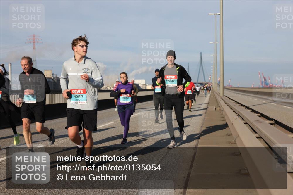 03.10.2025 - Köhlbrandbrückenlauf Lena Gebhardt http://msf.ph/oto/9135054 03.10.2025 09:53:14 Position 2 1786, 2040, 1192 meine-sportfotos.de