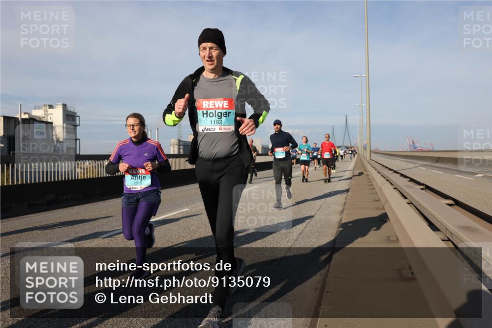 03.10.2025 - Köhlbrandbrückenlauf Lena Gebhardt http://msf.ph/oto/9135079 03.10.2025 09:53:16 Position 2 2015, 1192 meine-sportfotos.de