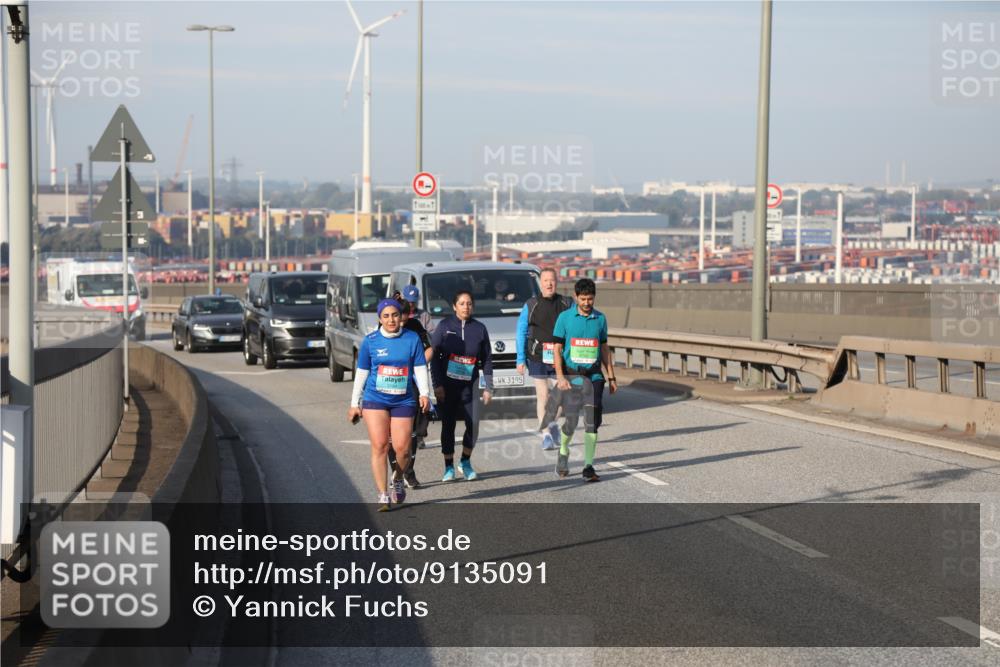 03.10.2025 - Köhlbrandbrückenlauf Yannick Fuchs http://msf.ph/oto/9135091 03.10.2025 09:13:55 Position 2 3195, 3184 meine-sportfotos.de