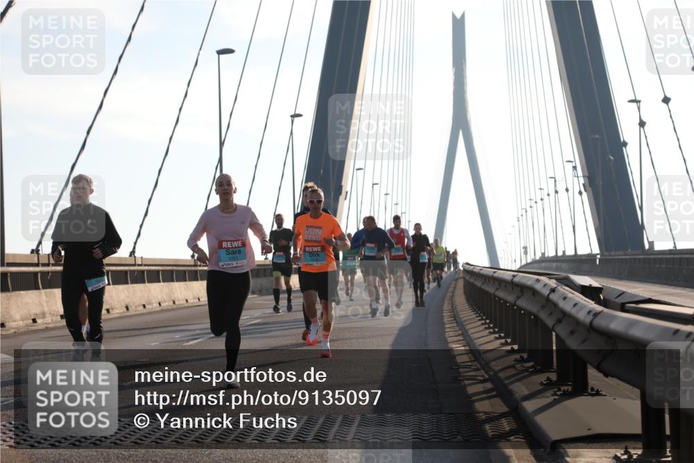 03.10.2025 - Köhlbrandbrückenlauf Yannick Fuchs http://msf.ph/oto/9135097 03.10.2025 08:22:23 Position 1 1251 meine-sportfotos.de