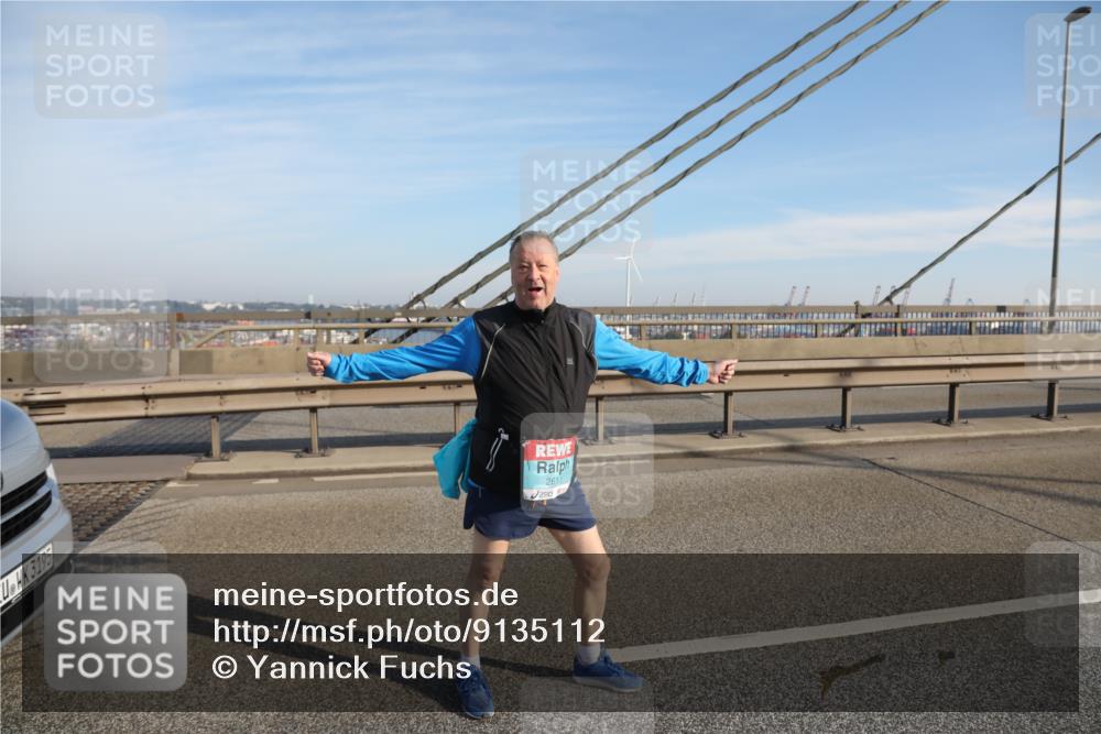 03.10.2025 - Köhlbrandbrückenlauf Yannick Fuchs http://msf.ph/oto/9135112 03.10.2025 09:14:20 Position 2 3195, 2611 meine-sportfotos.de