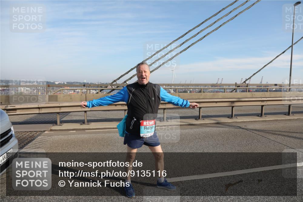 03.10.2025 - Köhlbrandbrückenlauf Yannick Fuchs http://msf.ph/oto/9135116 03.10.2025 09:14:21 Position 2 3195, 2611 meine-sportfotos.de