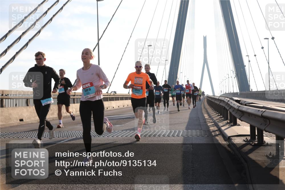 03.10.2025 - Köhlbrandbrückenlauf Yannick Fuchs http://msf.ph/oto/9135134 03.10.2025 08:22:25 Position 1 1251, 3043 meine-sportfotos.de