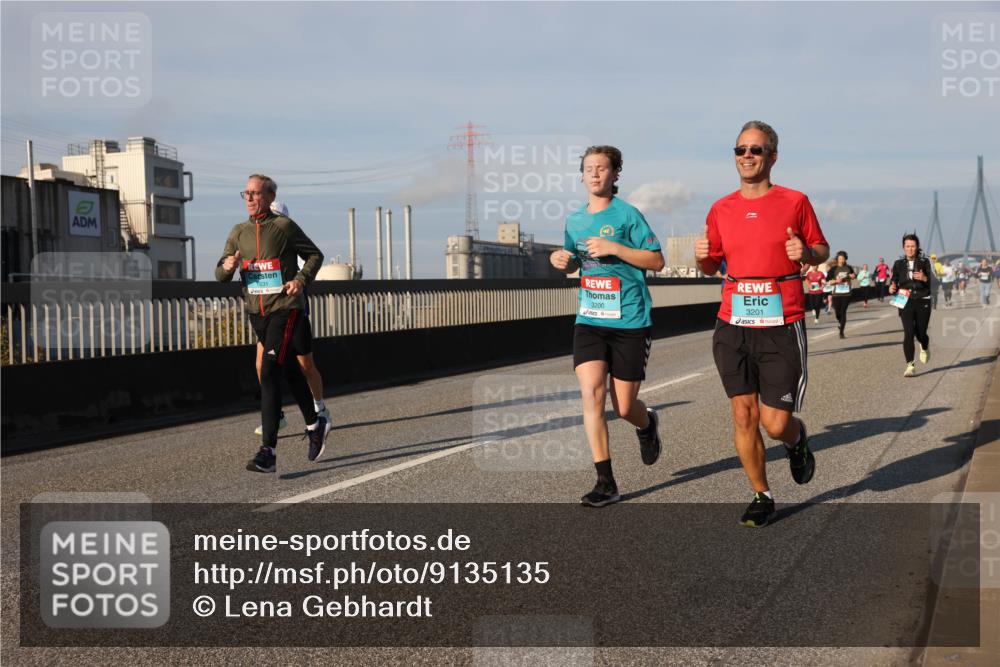 03.10.2025 - Köhlbrandbrückenlauf Lena Gebhardt http://msf.ph/oto/9135135 03.10.2025 09:53:19 Position 2 3200, 3201 meine-sportfotos.de