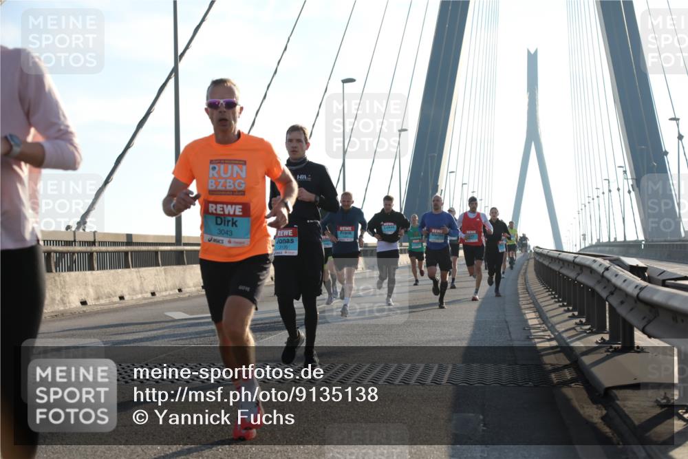 03.10.2025 - Köhlbrandbrückenlauf Yannick Fuchs http://msf.ph/oto/9135138 03.10.2025 08:22:25 Position 1 3043, 3136 meine-sportfotos.de