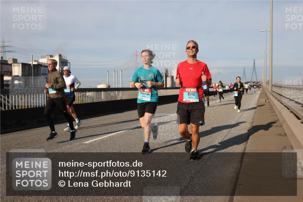 03.10.2025 - Köhlbrandbrückenlauf Lena Gebhardt http://msf.ph/oto/9135142 03.10.2025 09:53:19 Position 2 3200, 3201 meine-sportfotos.de