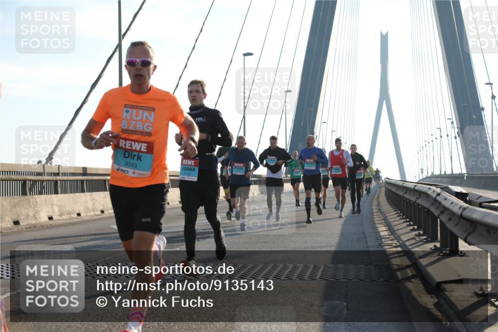 03.10.2025 - Köhlbrandbrückenlauf Yannick Fuchs http://msf.ph/oto/9135143 03.10.2025 08:22:26 Position 1 3043, 3136 meine-sportfotos.de