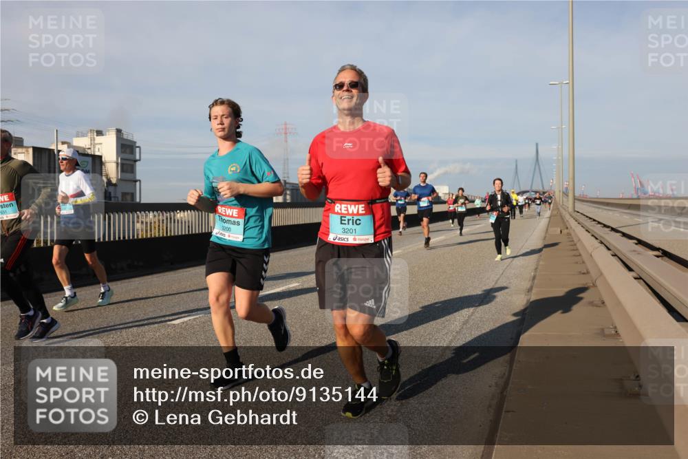 03.10.2025 - Köhlbrandbrückenlauf Lena Gebhardt http://msf.ph/oto/9135144 03.10.2025 09:53:19 Position 2 3200, 3201 meine-sportfotos.de