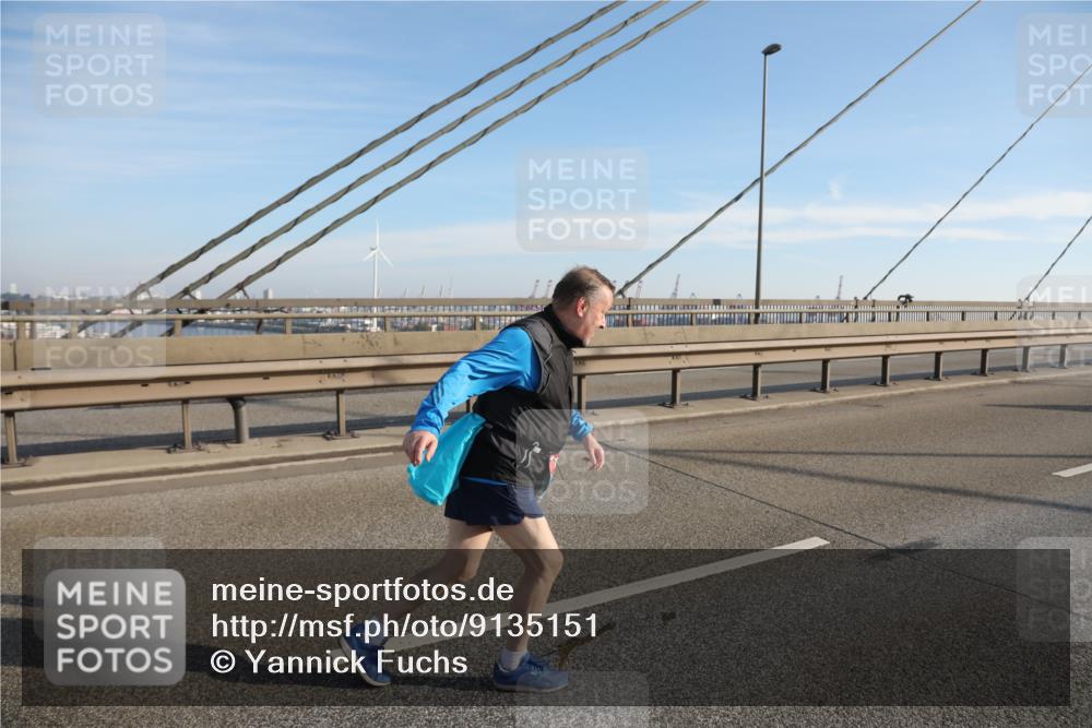 03.10.2025 - Köhlbrandbrückenlauf Yannick Fuchs http://msf.ph/oto/9135151 03.10.2025 09:14:22 Position 2  meine-sportfotos.de