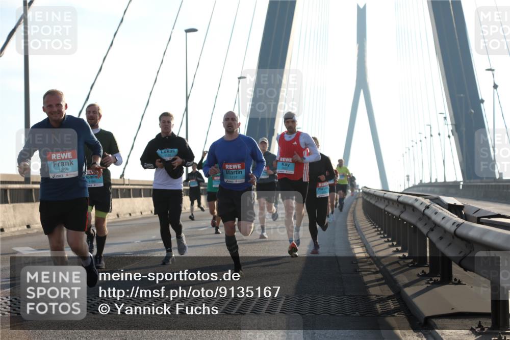 03.10.2025 - Köhlbrandbrückenlauf Yannick Fuchs http://msf.ph/oto/9135167 03.10.2025 08:22:27 Position 1 1265, 1180, 1122, 1157 meine-sportfotos.de
