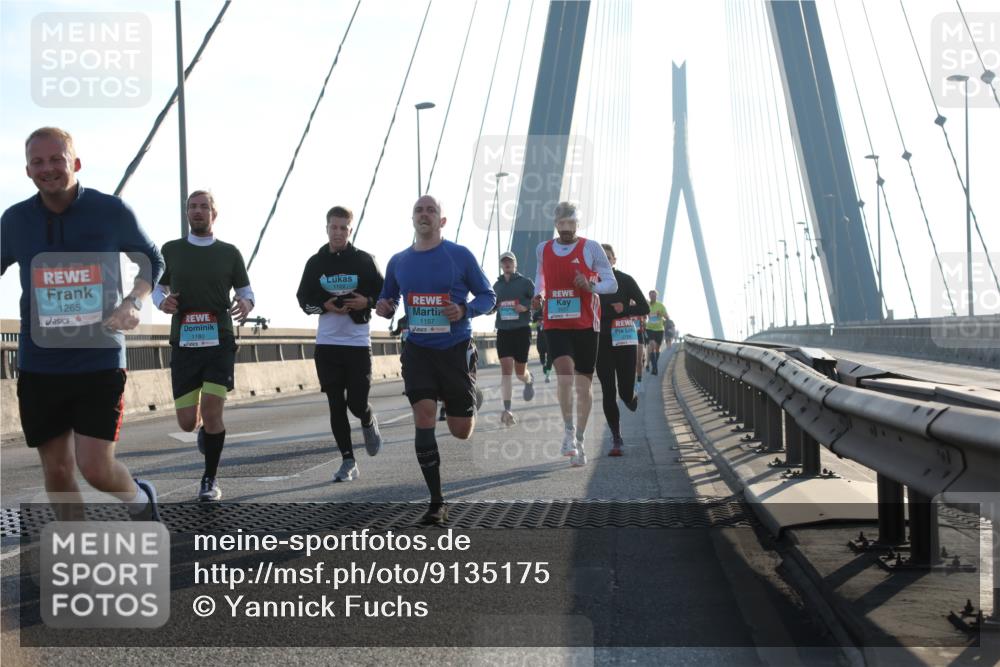 03.10.2025 - Köhlbrandbrückenlauf Yannick Fuchs http://msf.ph/oto/9135175 03.10.2025 08:22:28 Position 1 1265, 1180, 1157 meine-sportfotos.de