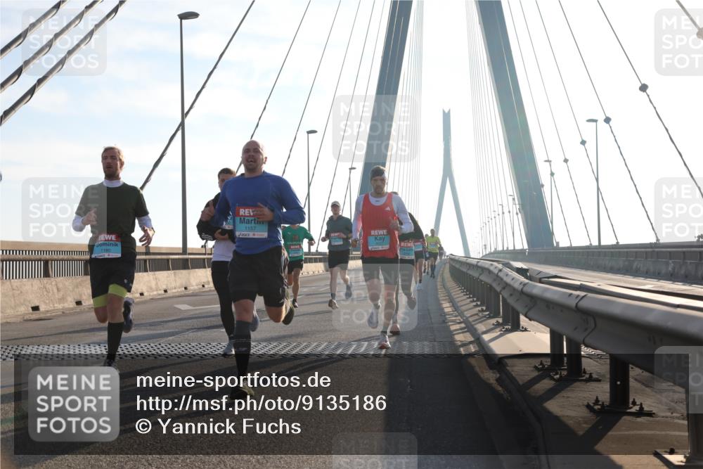03.10.2025 - Köhlbrandbrückenlauf Yannick Fuchs http://msf.ph/oto/9135186 03.10.2025 08:22:29 Position 1 1180, 1157 meine-sportfotos.de
