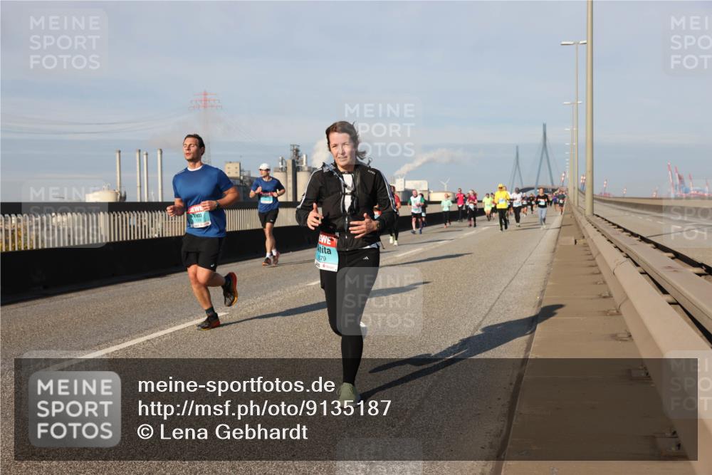 03.10.2025 - Köhlbrandbrückenlauf Lena Gebhardt http://msf.ph/oto/9135187 03.10.2025 09:53:22 Position 2 679 meine-sportfotos.de