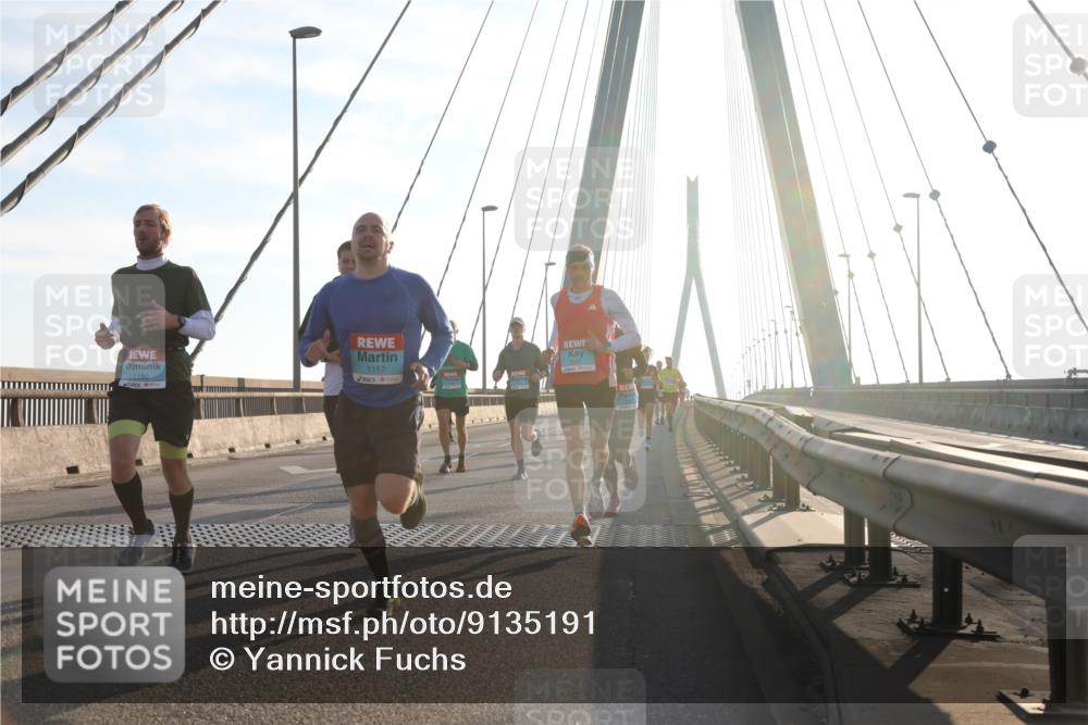 03.10.2025 - Köhlbrandbrückenlauf Yannick Fuchs http://msf.ph/oto/9135191 03.10.2025 08:22:29 Position 1 1180, 1157 meine-sportfotos.de