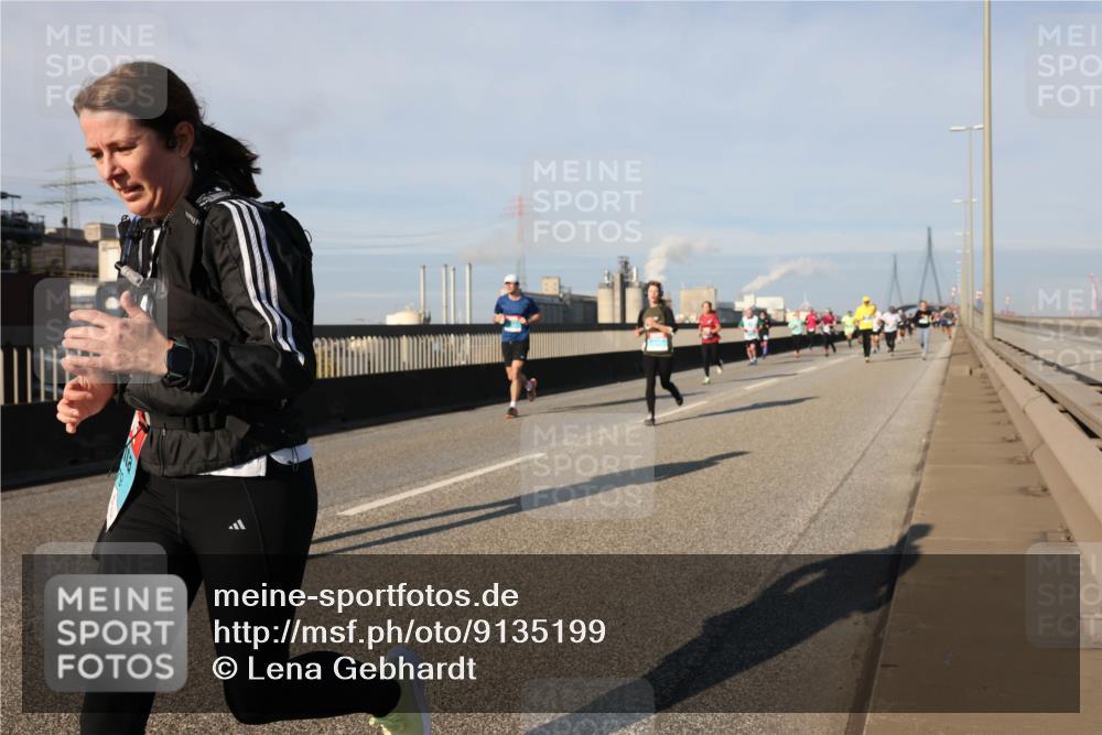 03.10.2025 - Köhlbrandbrückenlauf Lena Gebhardt http://msf.ph/oto/9135199 03.10.2025 09:53:23 Position 2  meine-sportfotos.de