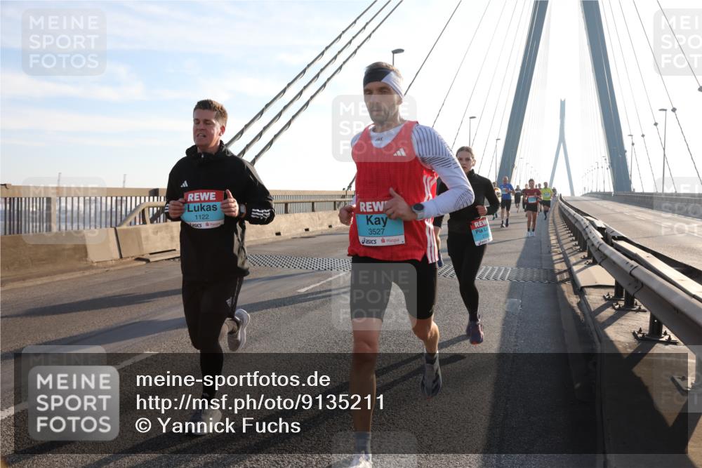 03.10.2025 - Köhlbrandbrückenlauf Yannick Fuchs http://msf.ph/oto/9135211 03.10.2025 08:22:30 Position 1 1122, 3527 meine-sportfotos.de