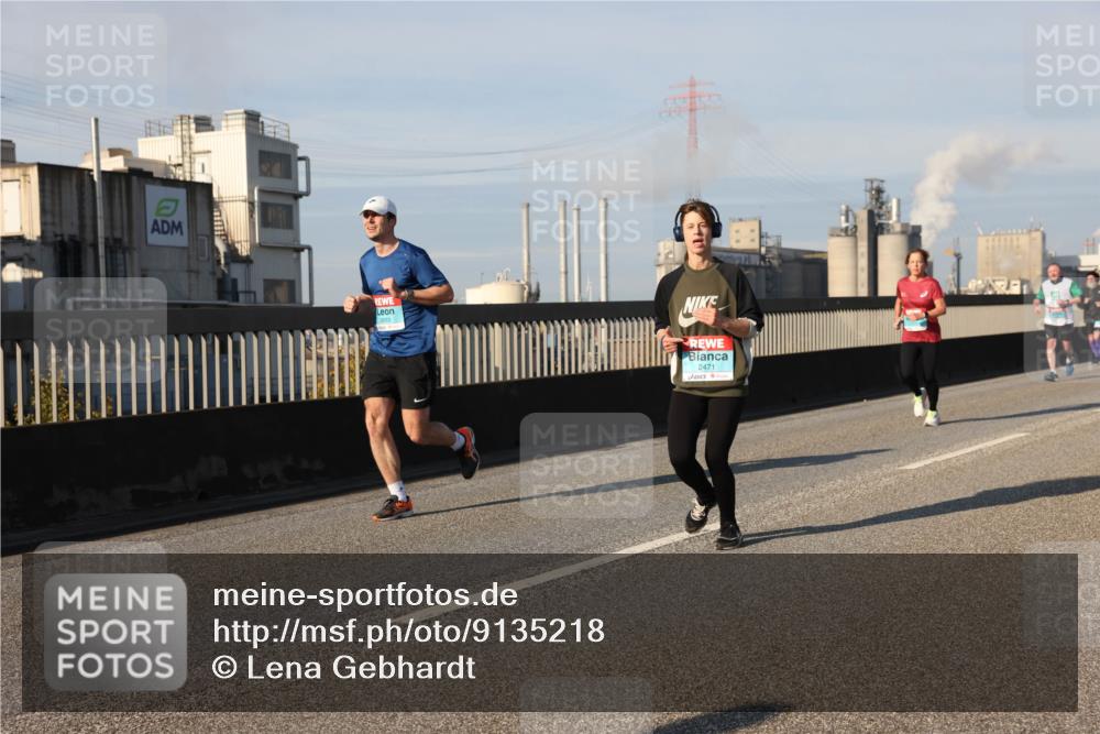 03.10.2025 - Köhlbrandbrückenlauf Lena Gebhardt http://msf.ph/oto/9135218 03.10.2025 09:53:24 Position 2 2471 meine-sportfotos.de