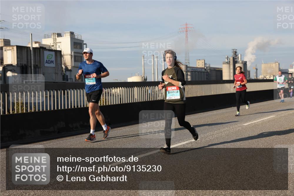 03.10.2025 - Köhlbrandbrückenlauf Lena Gebhardt http://msf.ph/oto/9135230 03.10.2025 09:53:24 Position 2 3653, 2471 meine-sportfotos.de