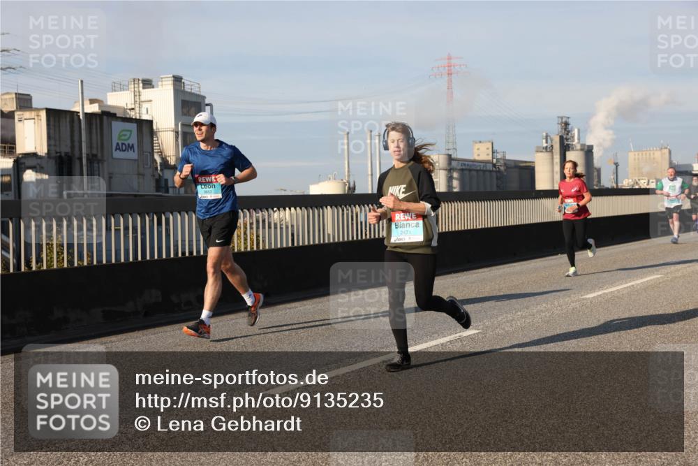 03.10.2025 - Köhlbrandbrückenlauf Lena Gebhardt http://msf.ph/oto/9135235 03.10.2025 09:53:24 Position 2 3653, 2471 meine-sportfotos.de