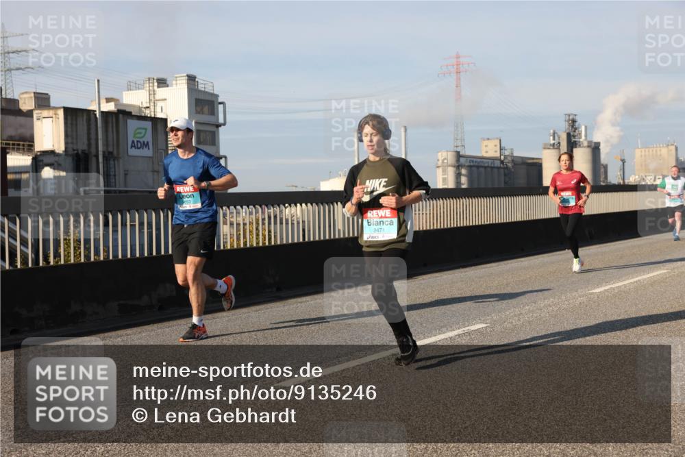03.10.2025 - Köhlbrandbrückenlauf Lena Gebhardt http://msf.ph/oto/9135246 03.10.2025 09:53:24 Position 2 653, 2471 meine-sportfotos.de