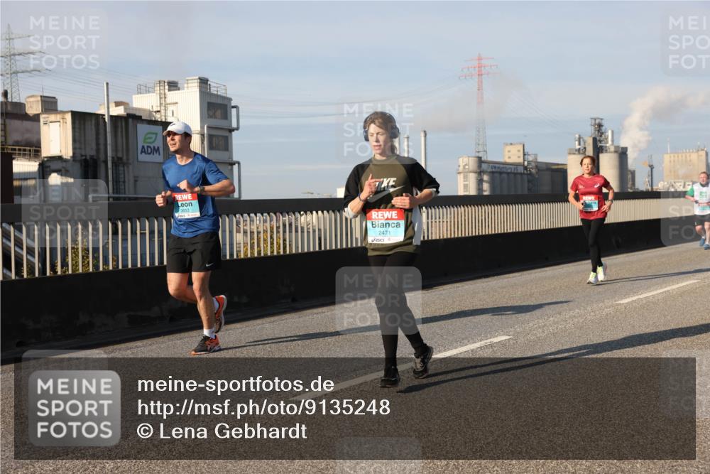 03.10.2025 - Köhlbrandbrückenlauf Lena Gebhardt http://msf.ph/oto/9135248 03.10.2025 09:53:24 Position 2 3653, 2471 meine-sportfotos.de