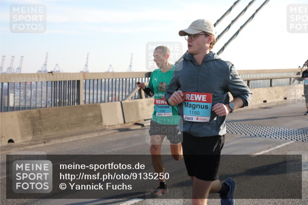 03.10.2025 - Köhlbrandbrückenlauf Yannick Fuchs http://msf.ph/oto/9135250 03.10.2025 08:22:32 Position 1 3185, 1150 meine-sportfotos.de