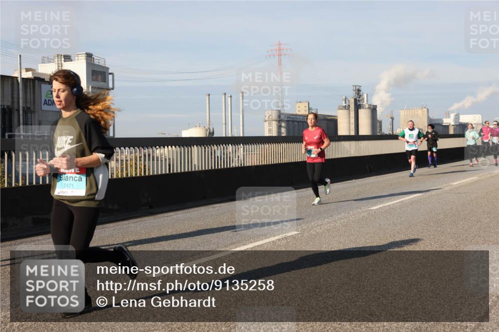03.10.2025 - Köhlbrandbrückenlauf Lena Gebhardt http://msf.ph/oto/9135258 03.10.2025 09:53:25 Position 2 2471 meine-sportfotos.de