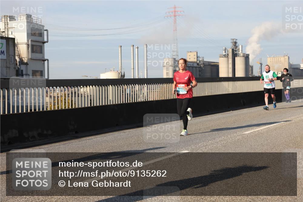 03.10.2025 - Köhlbrandbrückenlauf Lena Gebhardt http://msf.ph/oto/9135262 03.10.2025 09:53:25 Position 2  meine-sportfotos.de