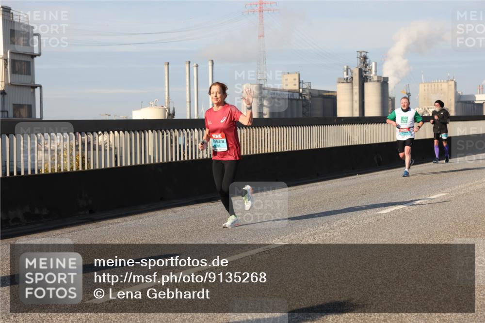03.10.2025 - Köhlbrandbrückenlauf Lena Gebhardt http://msf.ph/oto/9135268 03.10.2025 09:53:25 Position 2  meine-sportfotos.de
