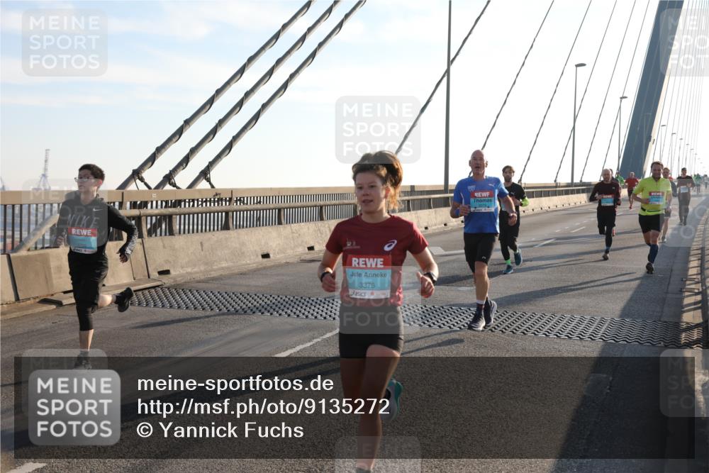 03.10.2025 - Köhlbrandbrückenlauf Yannick Fuchs http://msf.ph/oto/9135272 03.10.2025 08:22:34 Position 1 3789, 3376 meine-sportfotos.de
