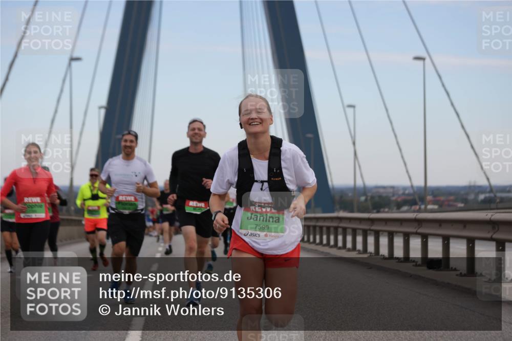 03.10.2025 - Köhlbrandbrückenlauf Jannik Wohlers http://msf.ph/oto/9135306 03.10.2025 15:24:09 Position 1 7599 meine-sportfotos.de