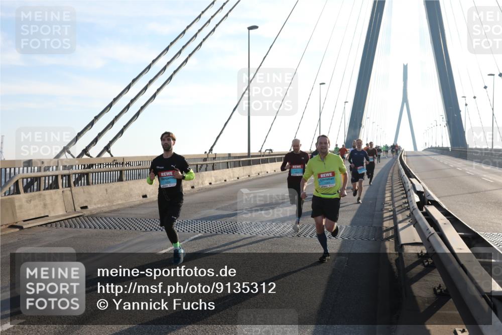 03.10.2025 - Köhlbrandbrückenlauf Yannick Fuchs http://msf.ph/oto/9135312 03.10.2025 08:22:36 Position 1 1224 meine-sportfotos.de