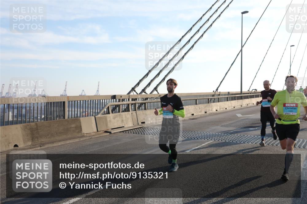 03.10.2025 - Köhlbrandbrückenlauf Yannick Fuchs http://msf.ph/oto/9135321 03.10.2025 08:22:36 Position 1 1224, 1083 meine-sportfotos.de